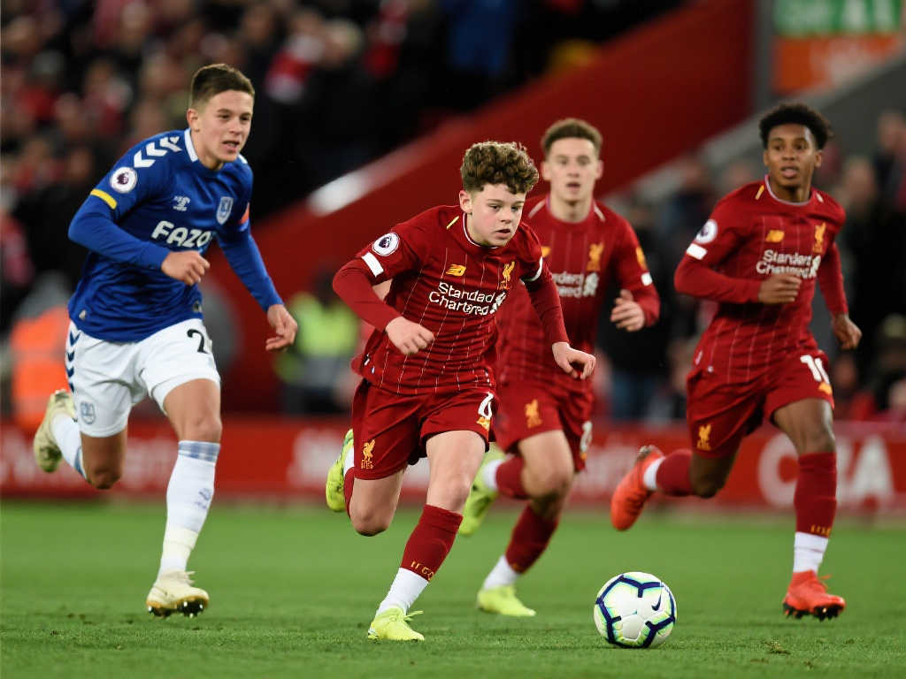 曼联目前正 曼联目前正